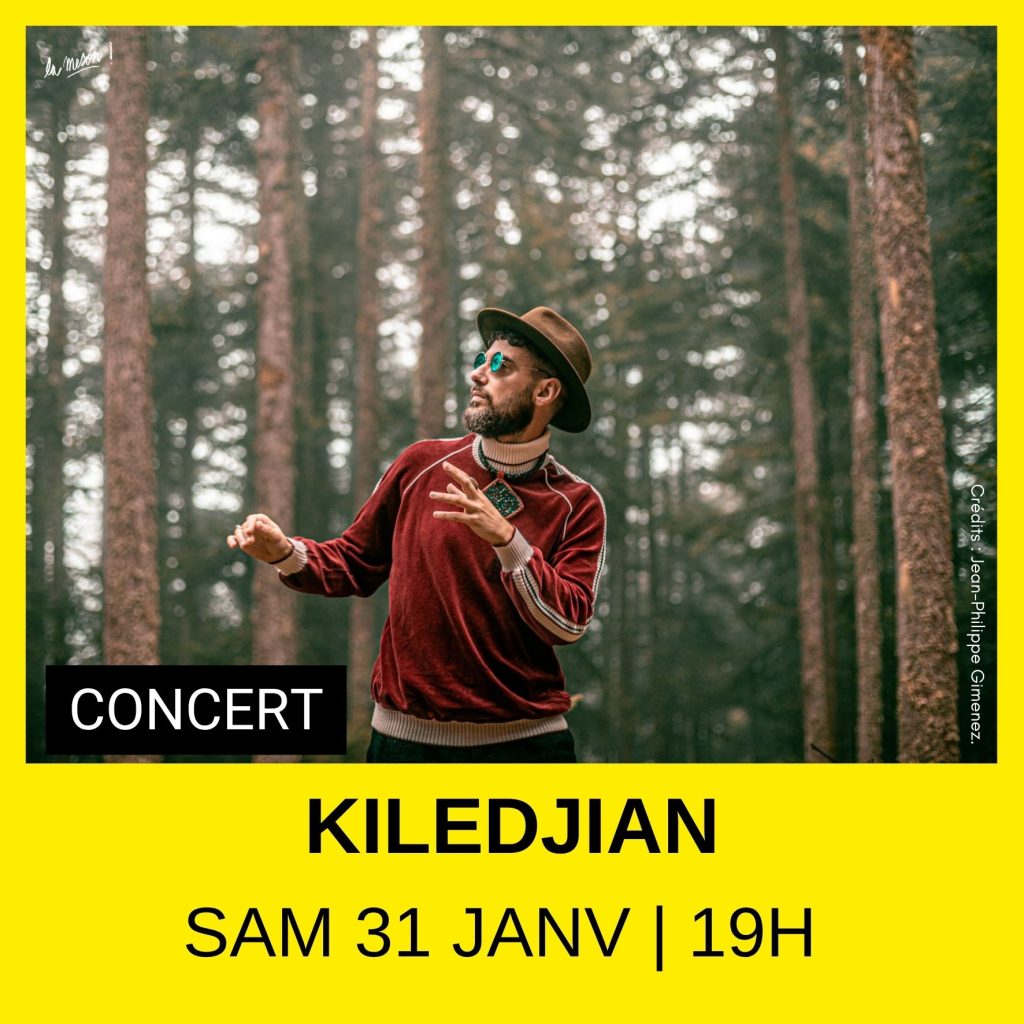 Homme qui danse dans une foret