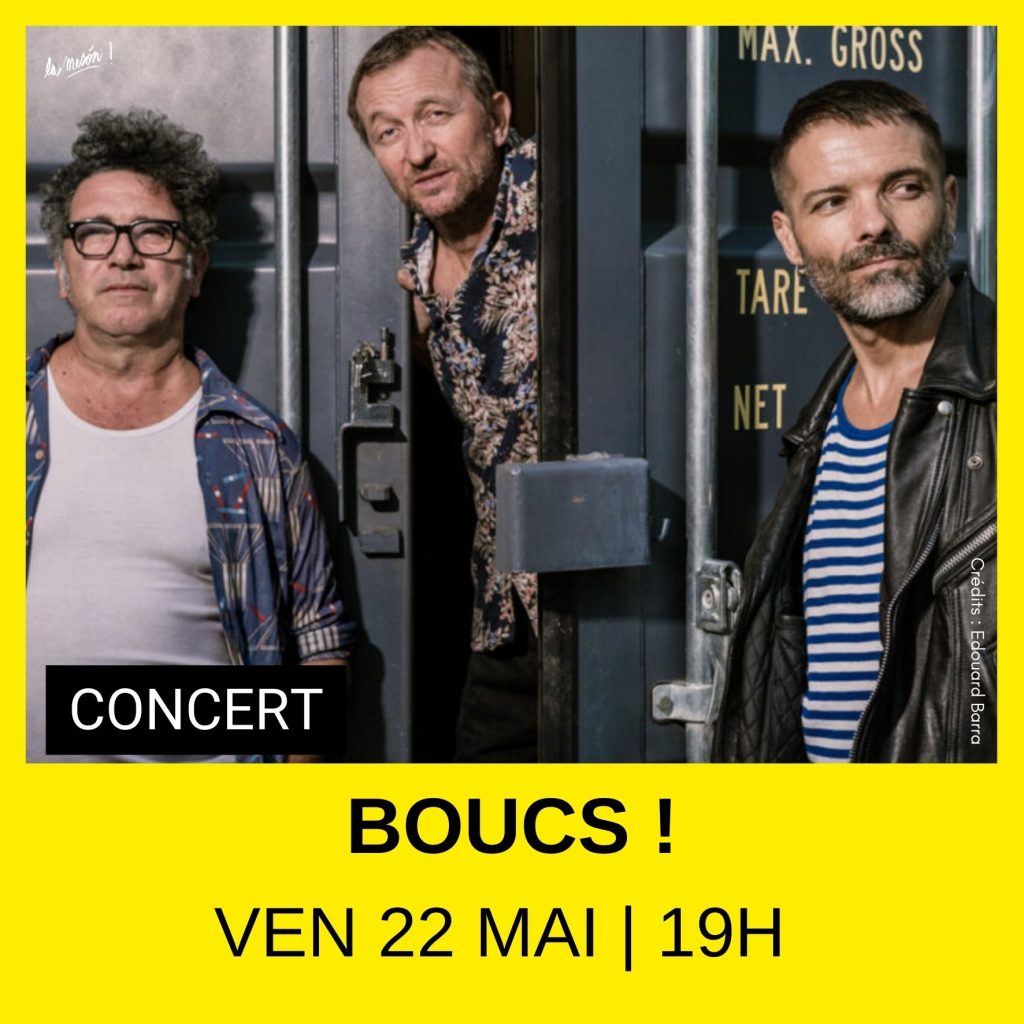 Trois hommes qui posent pour une photo